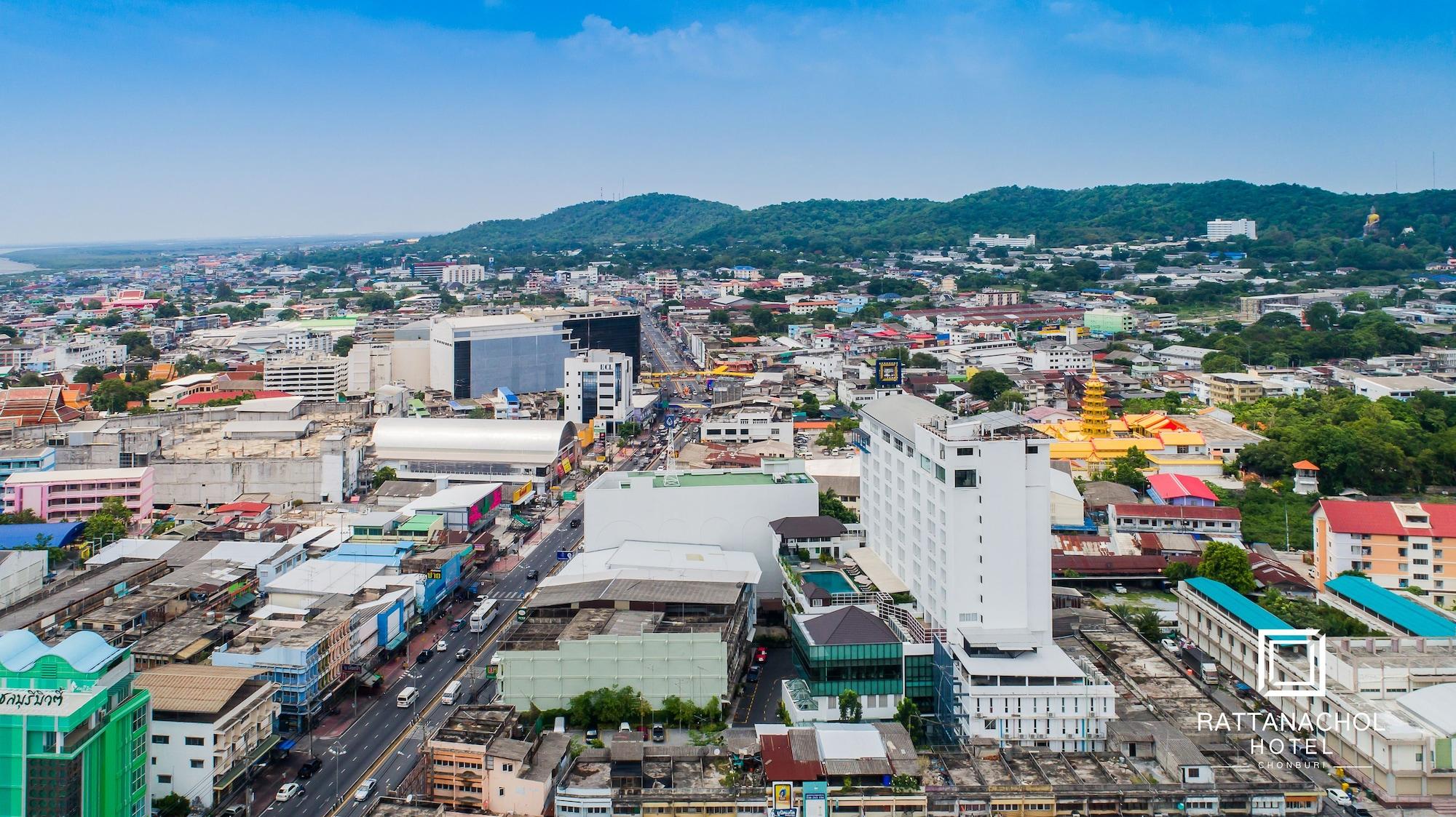 Rattanachol Hotel Chonburi Exterior photo